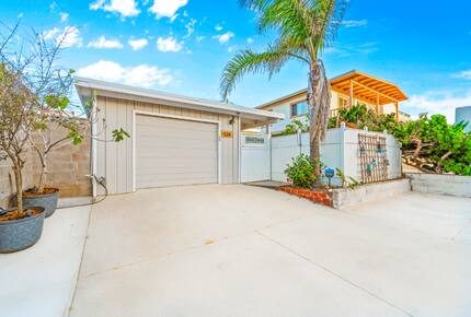 Coastal Charm a Block from the Beach - Oxnard, California