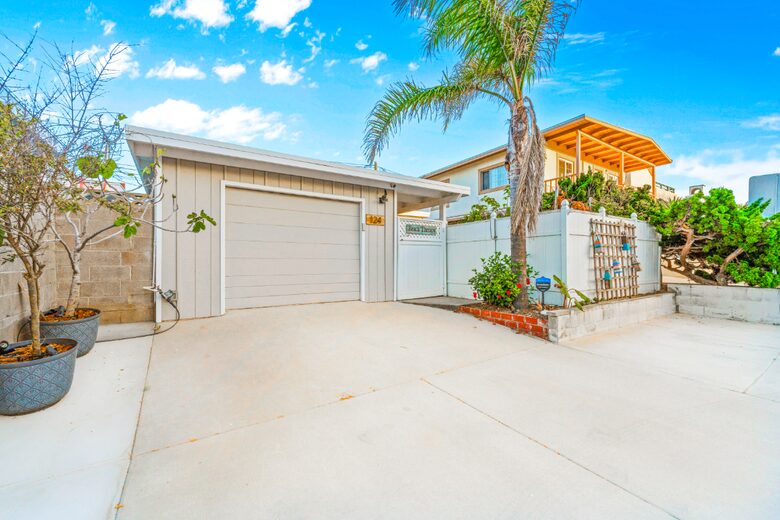 Coastal Charm a Block from the Beach - Oxnard, California