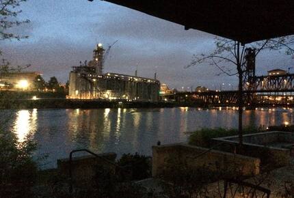 Urban Comfort on the Portland Waterfront - Portland, Oregon