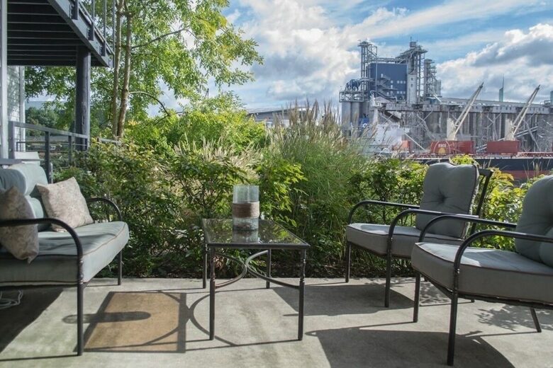 Urban Comfort on the Portland Waterfront - Portland, Oregon