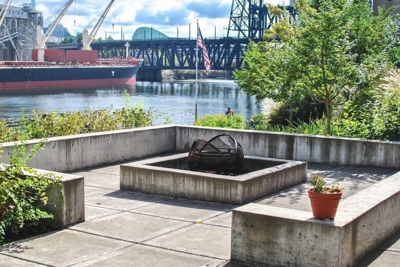 Urban Comfort on the Portland Waterfront - Portland, Oregon
