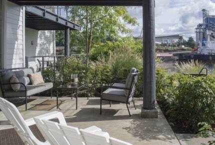 Urban Comfort on the Portland Waterfront - Portland, Oregon