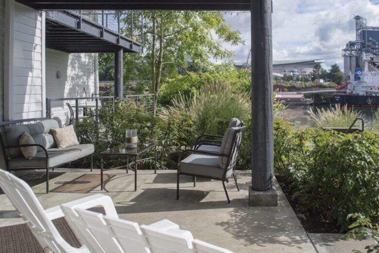 Urban Comfort on the Portland Waterfront - Portland, Oregon