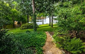 Charming Lakefront Getaway with Expansive Lake Views - Many, Louisiana