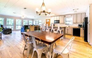 Charming Lakefront Getaway with Expansive Lake Views - Many, Louisiana