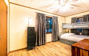 Charming Lakefront Getaway with Expansive Lake Views - Many, Louisiana