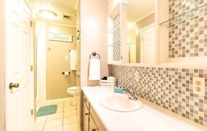 Charming Lakefront Getaway with Expansive Lake Views - Many, Louisiana