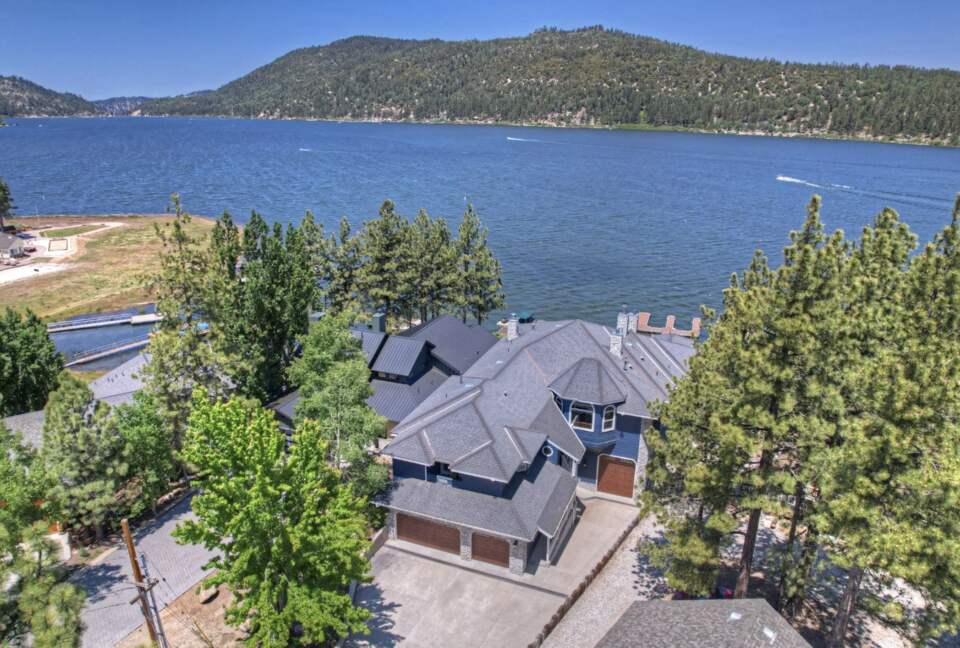 Refined Big Bear Estate | Exclusive Comfort Amidst Majestic Pines - Big Bear Lake, California