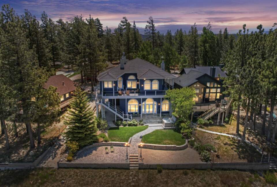 Refined Big Bear Estate | Exclusive Comfort Amidst Majestic Pines - Big Bear Lake, California