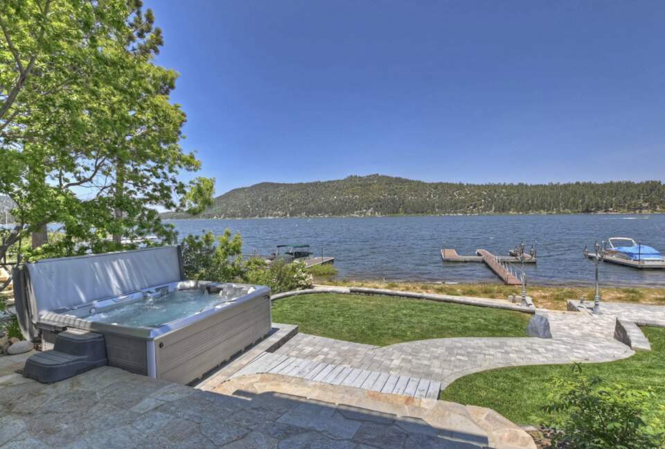Refined Big Bear Estate | Exclusive Comfort Amidst Majestic Pines - Big Bear Lake, California