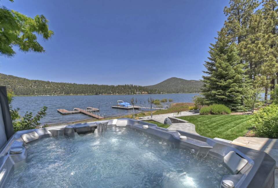 Refined Big Bear Estate | Exclusive Comfort Amidst Majestic Pines - Big Bear Lake, California