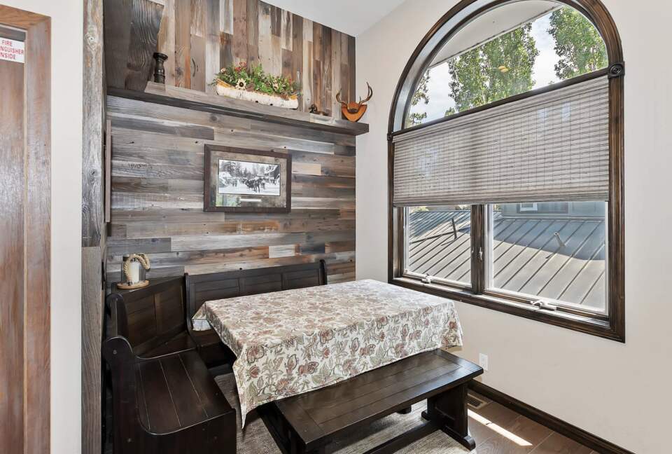 Refined Big Bear Estate | Exclusive Comfort Amidst Majestic Pines - Big Bear Lake, California