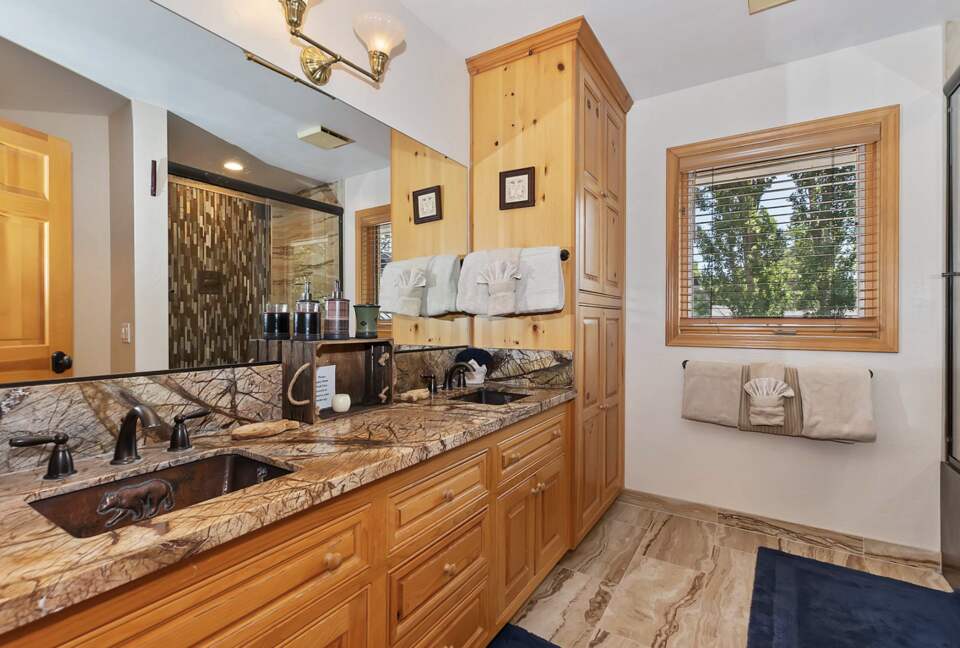 Refined Big Bear Estate | Exclusive Comfort Amidst Majestic Pines - Big Bear Lake, California