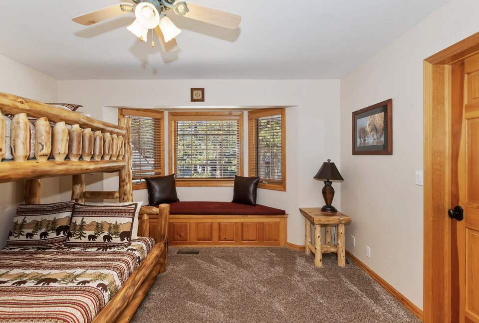 Refined Big Bear Estate | Exclusive Comfort Amidst Majestic Pines - Big Bear Lake, California
