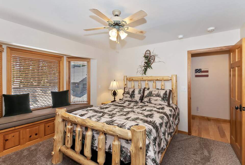 Refined Big Bear Estate | Exclusive Comfort Amidst Majestic Pines - Big Bear Lake, California