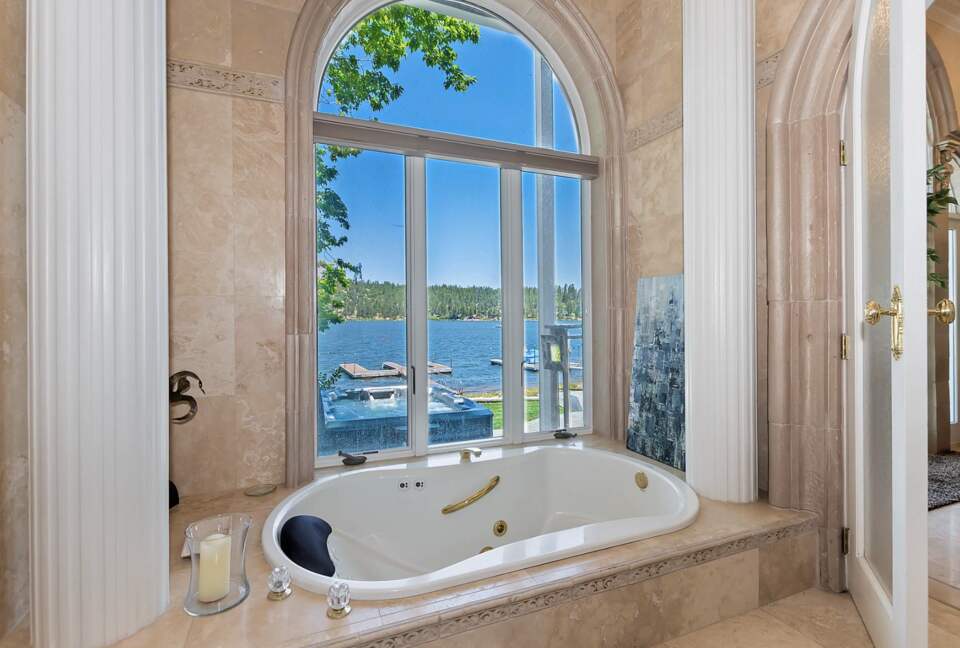 Refined Big Bear Estate | Exclusive Comfort Amidst Majestic Pines - Big Bear Lake, California