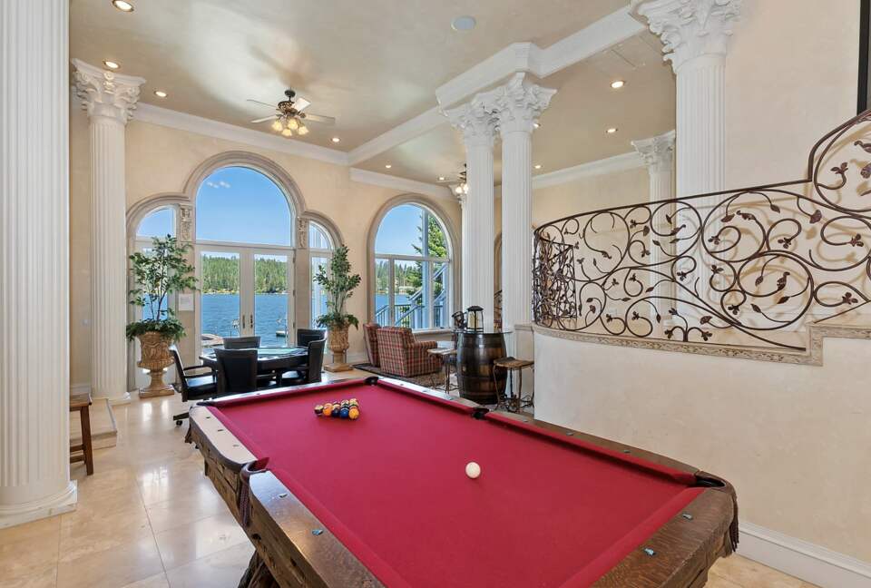 Refined Big Bear Estate | Exclusive Comfort Amidst Majestic Pines - Big Bear Lake, California