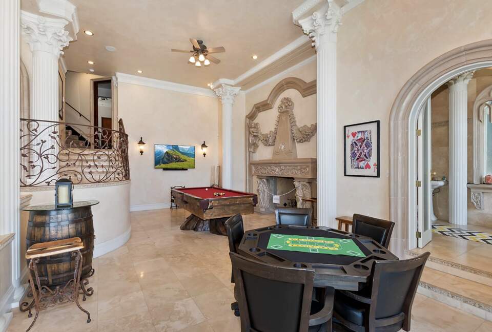 Refined Big Bear Estate | Exclusive Comfort Amidst Majestic Pines - Big Bear Lake, California
