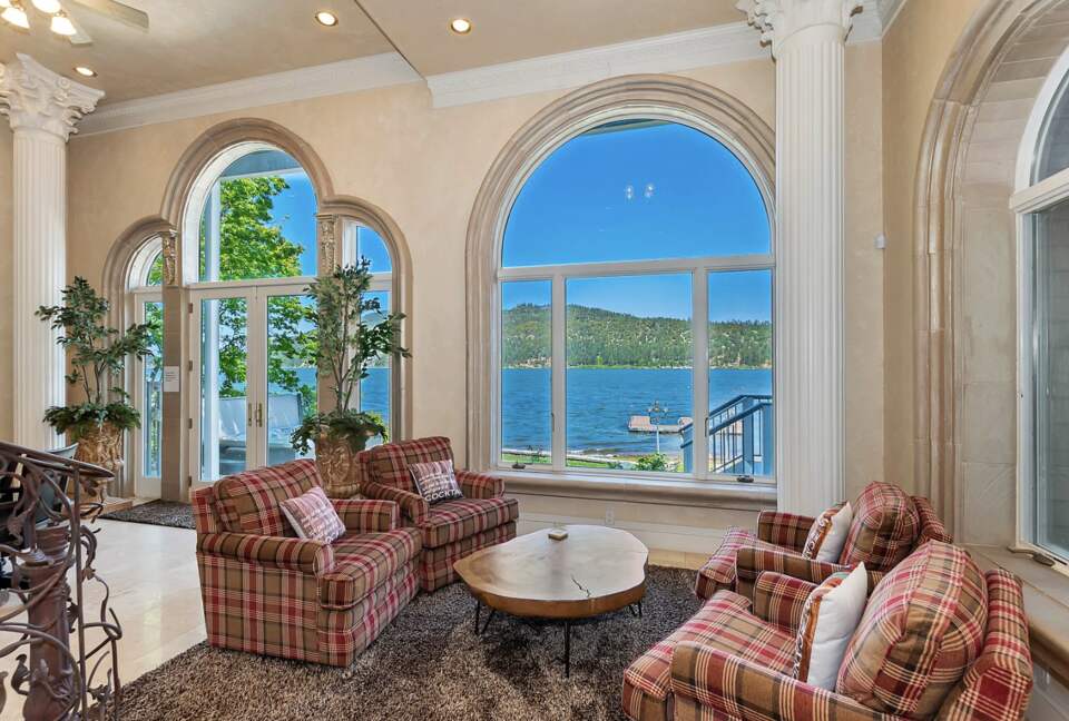 Refined Big Bear Estate | Exclusive Comfort Amidst Majestic Pines - Big Bear Lake, California