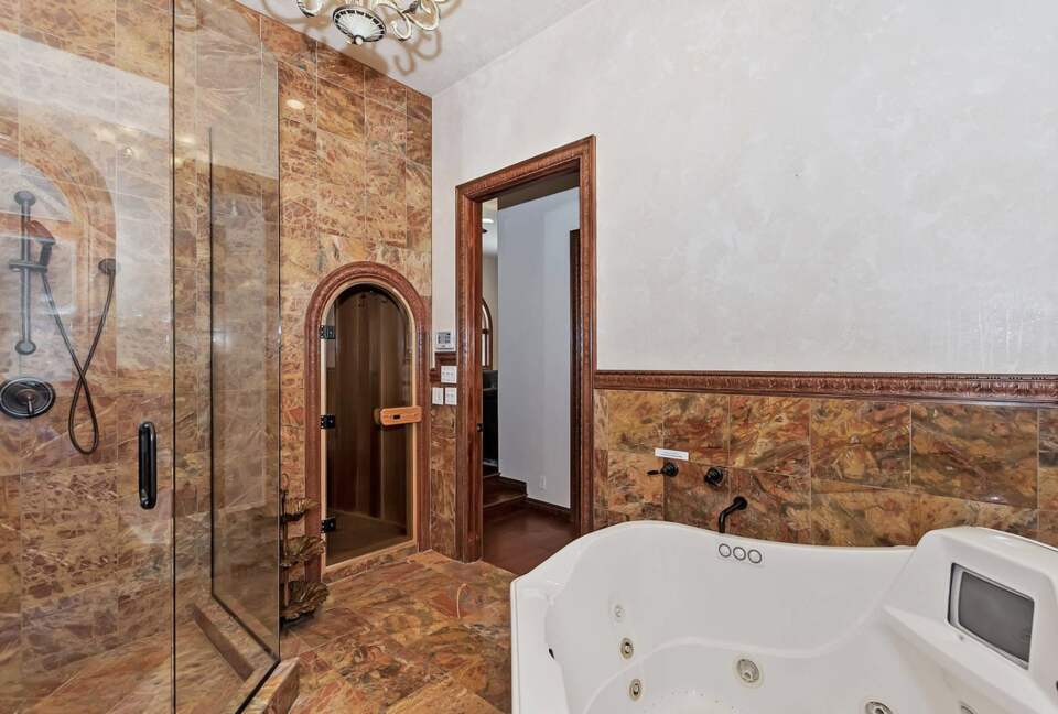 Refined Big Bear Estate | Exclusive Comfort Amidst Majestic Pines - Big Bear Lake, California