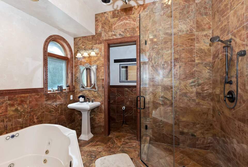 Refined Big Bear Estate | Exclusive Comfort Amidst Majestic Pines - Big Bear Lake, California