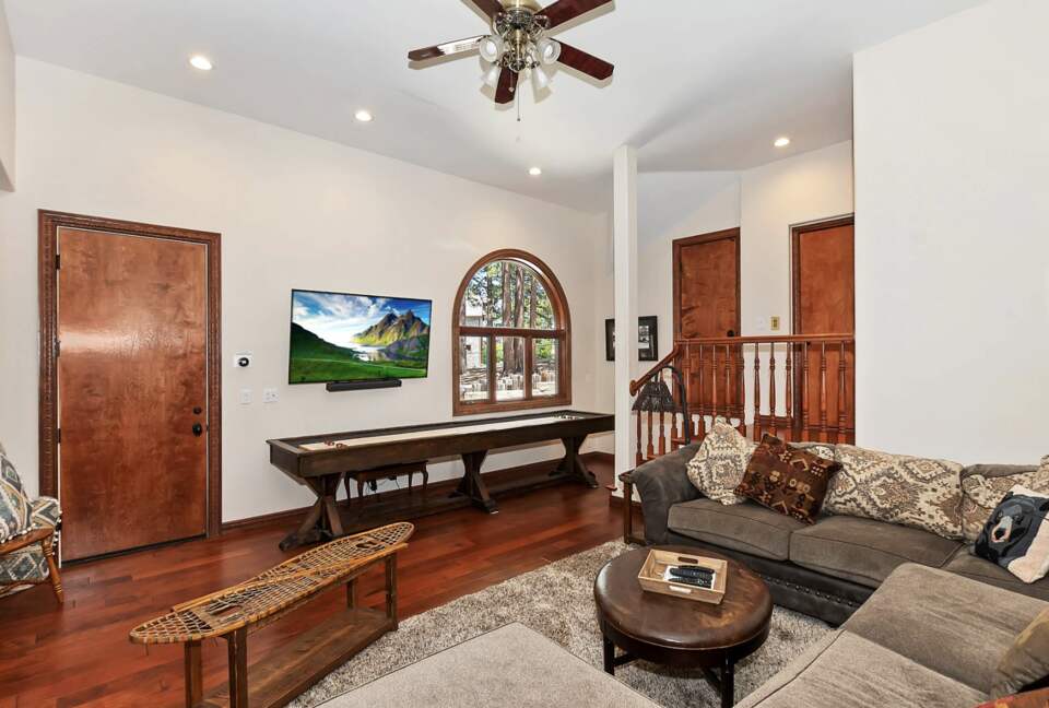 Refined Big Bear Estate | Exclusive Comfort Amidst Majestic Pines - Big Bear Lake, California