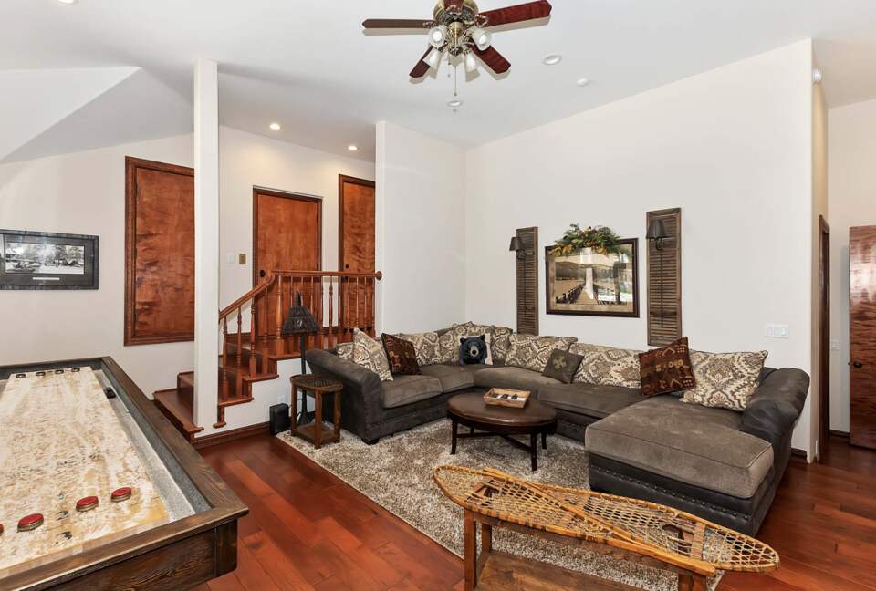 Refined Big Bear Estate | Exclusive Comfort Amidst Majestic Pines - Big Bear Lake, California