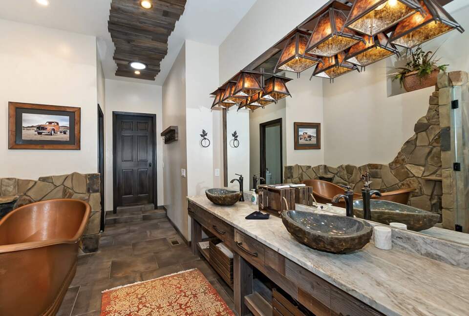 Refined Big Bear Estate | Exclusive Comfort Amidst Majestic Pines - Big Bear Lake, California