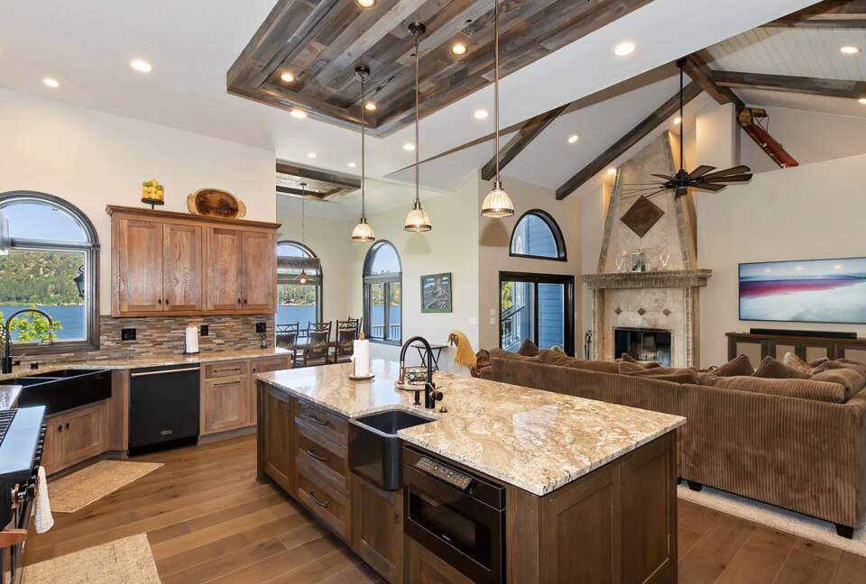 Refined Big Bear Estate | Exclusive Comfort Amidst Majestic Pines - Big Bear Lake, California