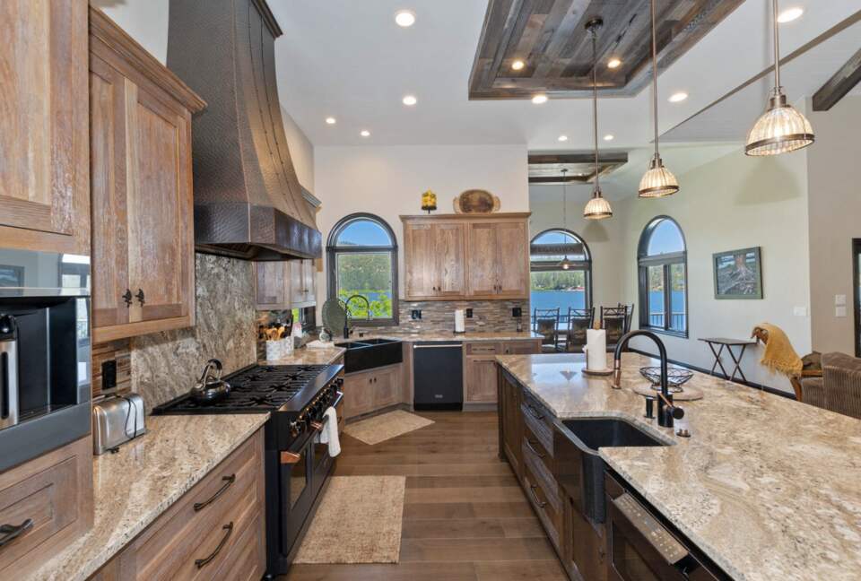 Refined Big Bear Estate | Exclusive Comfort Amidst Majestic Pines - Big Bear Lake, California
