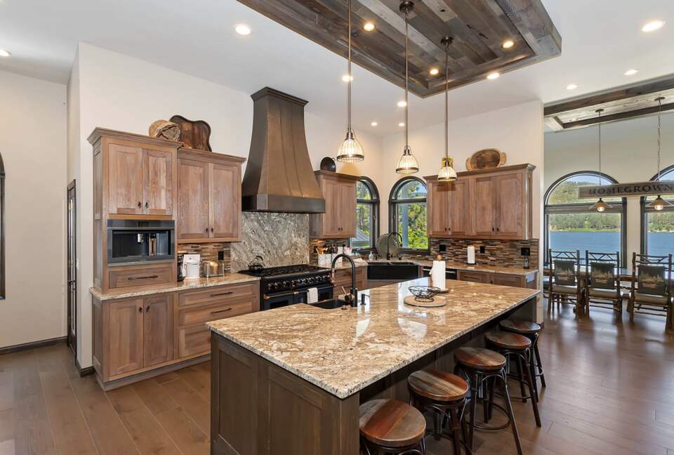 Refined Big Bear Estate | Exclusive Comfort Amidst Majestic Pines - Big Bear Lake, California