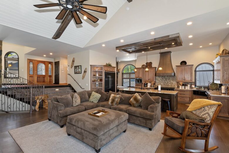 Refined Big Bear Estate | Exclusive Comfort Amidst Majestic Pines - Big Bear Lake, California