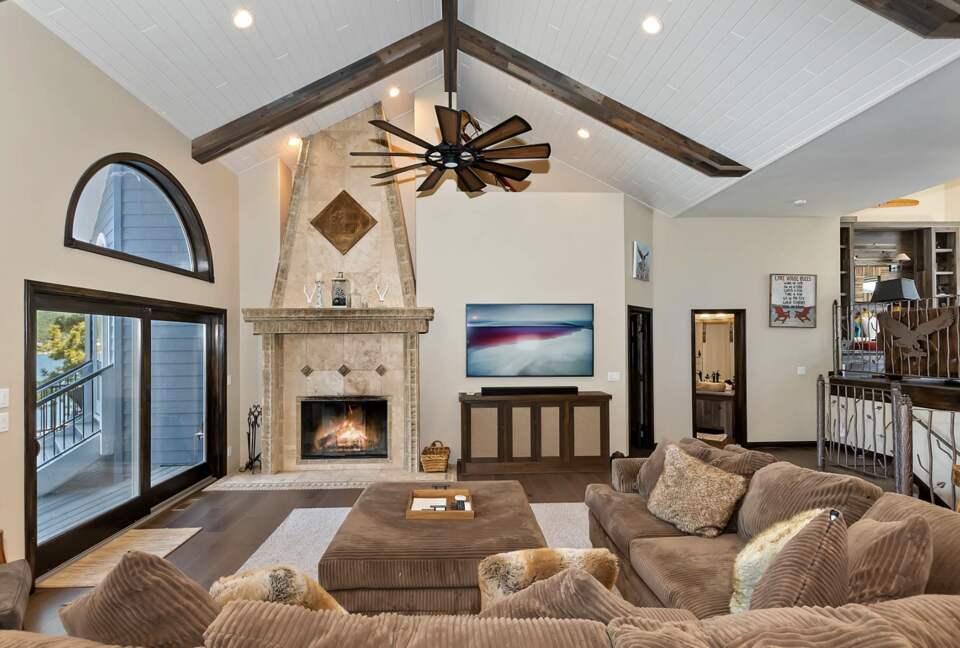 Refined Big Bear Estate | Exclusive Comfort Amidst Majestic Pines - Big Bear Lake, California