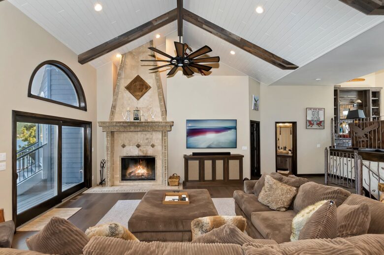 Refined Big Bear Estate | Exclusive Comfort Amidst Majestic Pines - Big Bear Lake, California