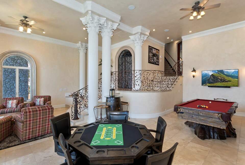 Refined Big Bear Estate | Exclusive Comfort Amidst Majestic Pines - Big Bear Lake, California