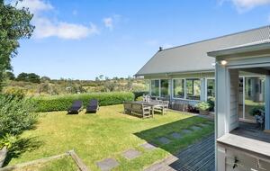Garden Estate Overlooking the Greens - Portsea, Australia