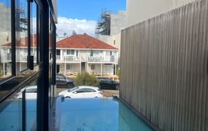 Contemporary Waterfront Elegance in Perth - Perth, Australia