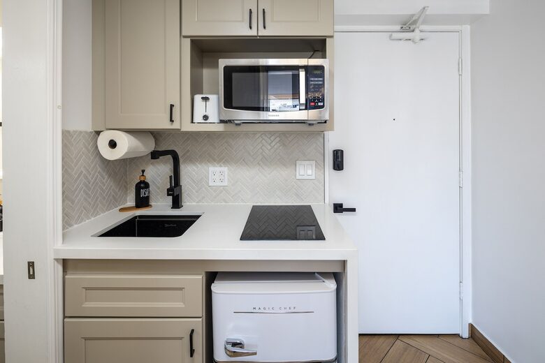 Modern Waikiki Studio with Mountain & Canal Views - Honolulu, Hawaii