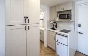 Modern Waikiki Studio with Mountain & Canal Views - Honolulu, Hawaii