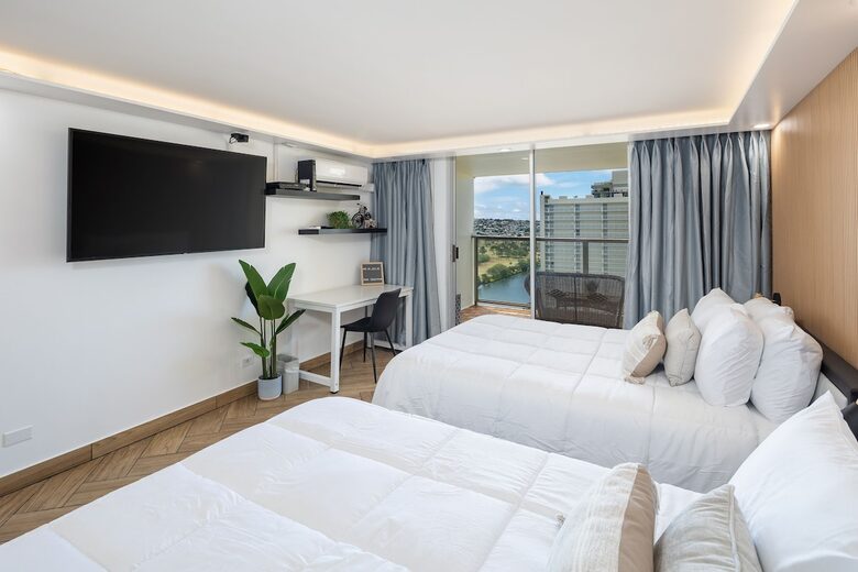 Modern Waikiki Studio with Mountain & Canal Views - Honolulu, Hawaii