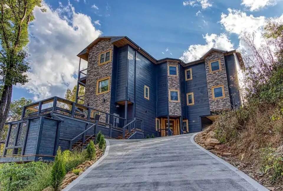 Elevated Retreat with Majestic Mt. LeConte Views - Gatlinburg, Tennessee