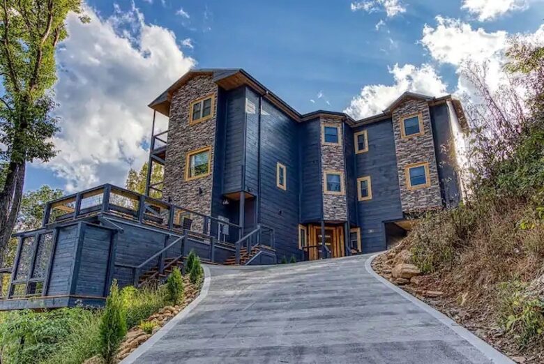 Elevated Retreat with Majestic Mt. LeConte Views - Gatlinburg, Tennessee
