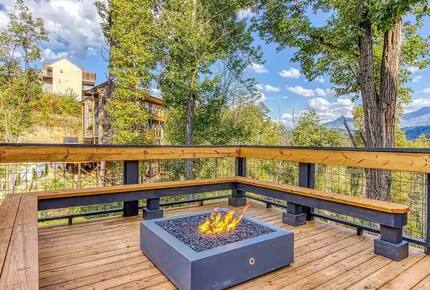 Elevated Retreat with Majestic Mt. LeConte Views - Gatlinburg, Tennessee