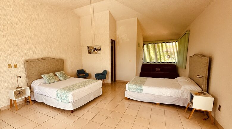 Master bedroom 2 queen beds