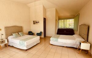 Master bedroom 2 queen beds