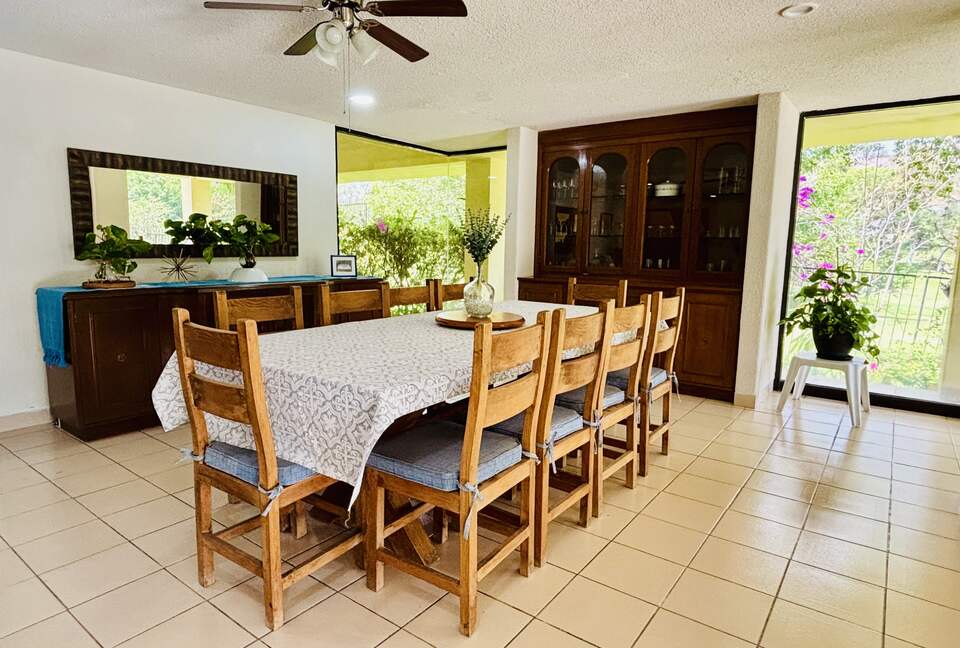 Dining Room 12 seats