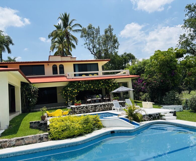 Elegant Golf Retreat in the Heart of Morelos - Xochitepec, Mexico