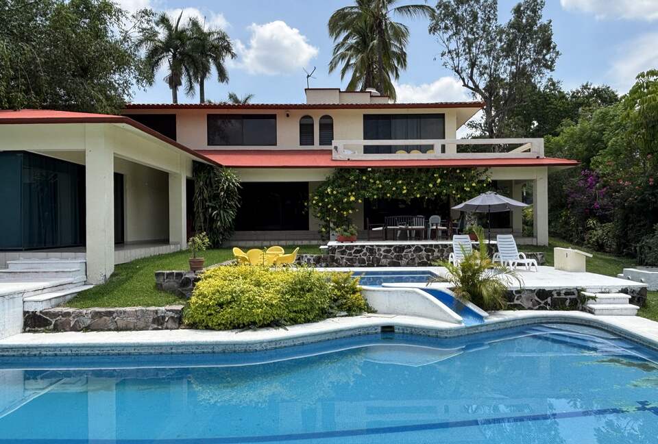 Elegant Golf Retreat in the Heart of Morelos - Xochitepec, Mexico