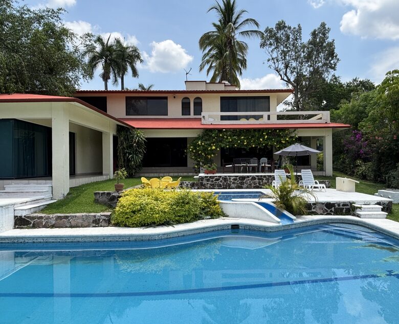 Elegant Golf Retreat in the Heart of Morelos - Xochitepec, Mexico