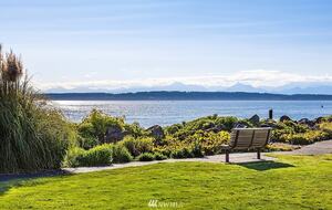 Elegant Waterfront Corner Residence with Sweeping Puget Sound Views - Seattle, Washington